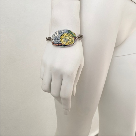 Handmade Repurposed
China Bracelet with silver chain - Picture 2 of 3